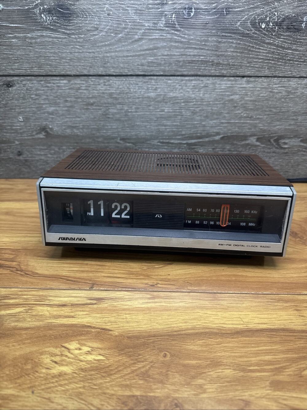 Vintage 1970s Soundesign Flip Clock Radio 3524D AM/FM Alarm Woodgrain ~Tested